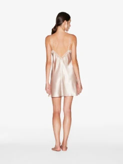 Nuisette Courte Beige Rosé Avec Macramé-Lingerie De Nuit En Soie-PETIT MACRAME 5 Nuisette Courte Beige Rosé Avec Macramé-Lingerie De Nuit En Soie-PETIT MACRAME -Mode Lingerie Boutique CFILPD0019911 BG0034 2 03222 37626.1654867961