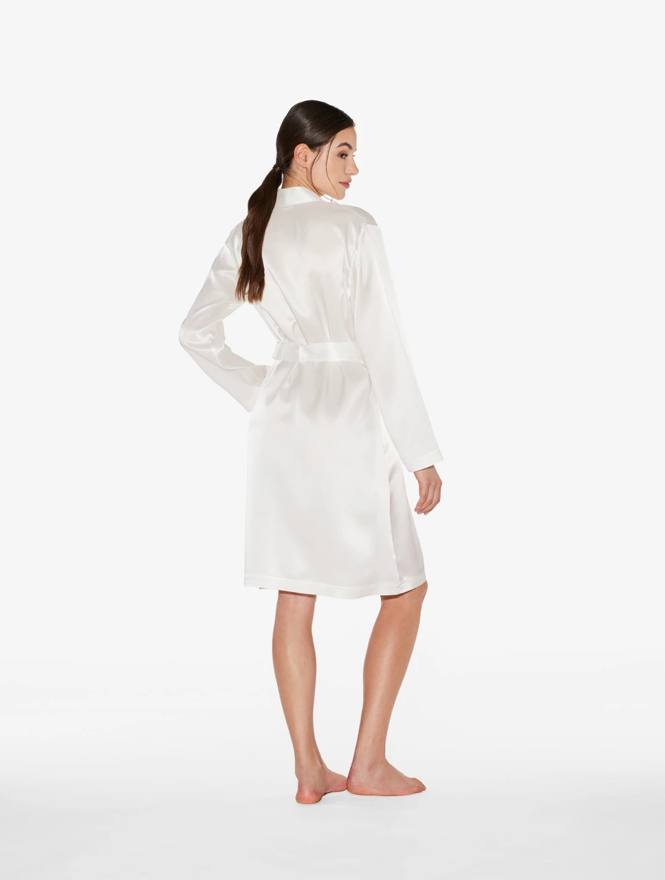 Robe Chambre Courte En Soie Blanche-Lingerie De Nuit En Soie-SILK 3 Robe Chambre Courte En Soie Blanche-Lingerie De Nuit En Soie-SILK – Image 3