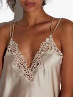 Débardeur Beige Rosé En Soie Avec Macramé-Lingerie De Nuit En Soie-PETIT MACRAME -Mode Lingerie Boutique CFILPD0044870 BG0034 4 81759 47161.1654868102