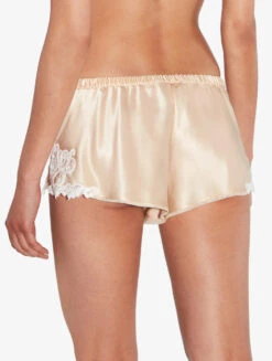 Short De Pyjama En Soie De Couleur Halo Rehaussé D’une Broderie En Guipure Frastaglio-Lingerie De Nuit En Soie-MAISON -Mode Lingerie Boutique CFILPDN019228 BGW236 2 09152 79155.1684227445