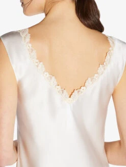 Chemise De Nuit Longue En Satin De Soie Blanc Rehaussée D’une Broderie En Guipure « frastaglio »-Lingerie De Nuit En Soie-MAISON -Mode Lingerie Boutique CFILPDN046470 NA0231 5 55177.1649954661