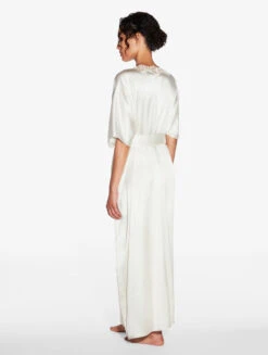 Robe De Chambre Longue En Soie Blanche Avec Macramé Frastaglio-Lingerie De Nuit En Soie-PETIT MACRAME -Mode Lingerie Boutique CFILPDN046600 NA0033 2 84284 16708.1684158352