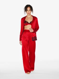 Pyjama En Soie Rouge Rehaussée D’une Broderie En Guipure «frastaglio»-Lingerie De Nuit En Soie-MAISON -Mode Lingerie Boutique CFILPDN051240 RS0290 4 36284 46835 11690.1674160180