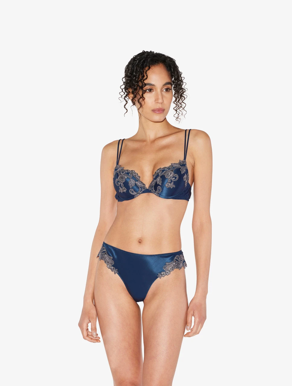 Soutien-gorge Push-up En Soie Bleue Rehaussée D’une Broderie En Guipure «frastaglio» Ivoire-Rembourré-MAISON 2 Soutien-gorge Push-up En Soie Bleue Rehaussée D’une Broderie En Guipure «frastaglio» Ivoire-Rembourré-MAISON – Image 2