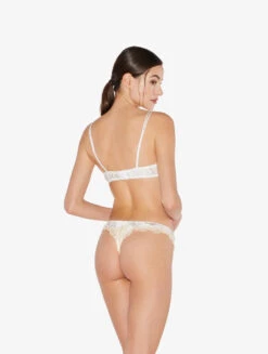 Soutien-gorge Push-up En Soie Blanche Rehaussée D’une Broderie En Guipure «frastaglio» Ivoire-Rembourré-MAISON 7 Soutien-gorge Push-up En Soie Blanche Rehaussée D’une Broderie En Guipure «frastaglio» Ivoire-Rembourré-MAISON -Mode Lingerie Boutique CFIPLM005088 NA0231 2 87179 43461.1660906754