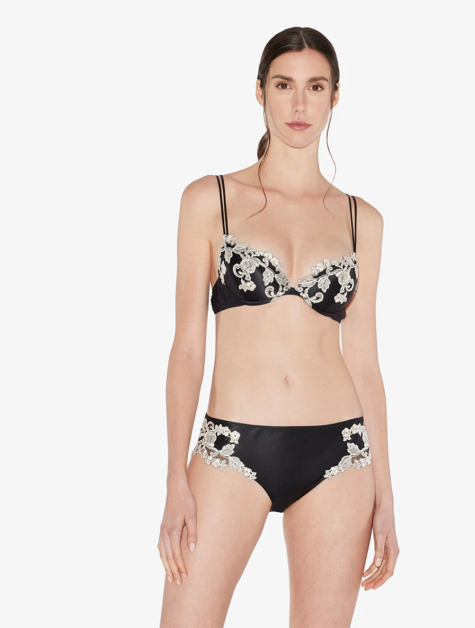 Soutien-gorge Push-up En Soie Noire Rehaussée D’une Broderie En Guipure «frastaglio» Ivoire-Rembourré-MAISON 2 Soutien-gorge Push-up En Soie Noire Rehaussée D’une Broderie En Guipure «frastaglio» Ivoire-Rembourré-MAISON – Image 2