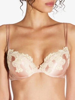 Soutien-gorge Push-up En Soie Rose Rehaussée D’une Broderie En Guipure «frastaglio» Ivoire-Rembourré-MAISON 7 Soutien-gorge Push-up En Soie Rose Rehaussée D’une Broderie En Guipure «frastaglio» Ivoire-Rembourré-MAISON -Mode Lingerie Boutique CFIPLM005088 RAW044 5 62990 03924.1651759036