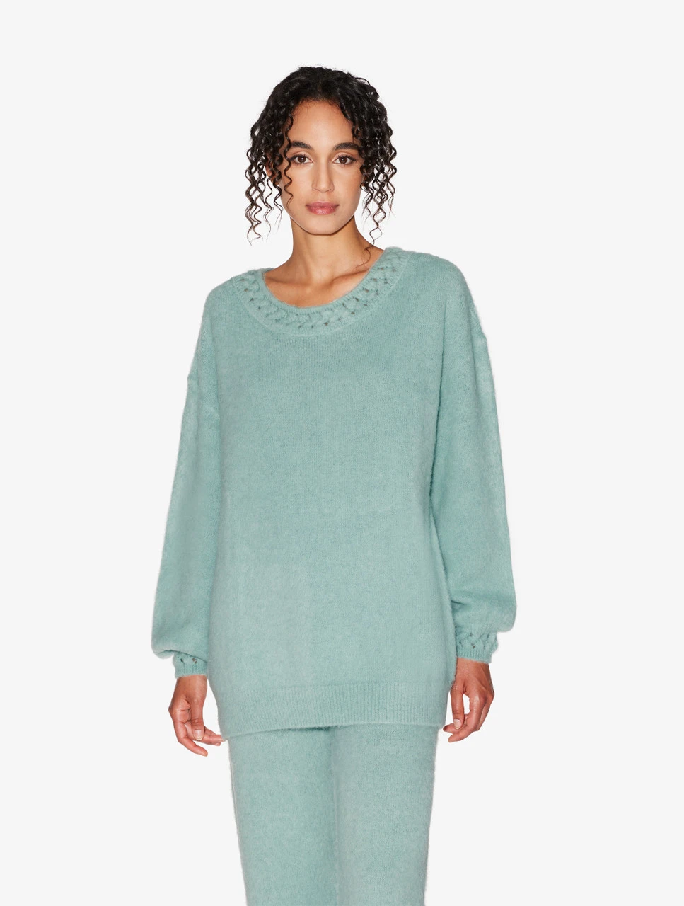 Pull En Laine D'alpaga Mélangée De Couleur Vert Amande-Loungewear-FLUFFY COCOON 2 Pull En Laine D'alpaga Mélangée De Couleur Vert Amande-Loungewear-FLUFFY COCOON – Image 2