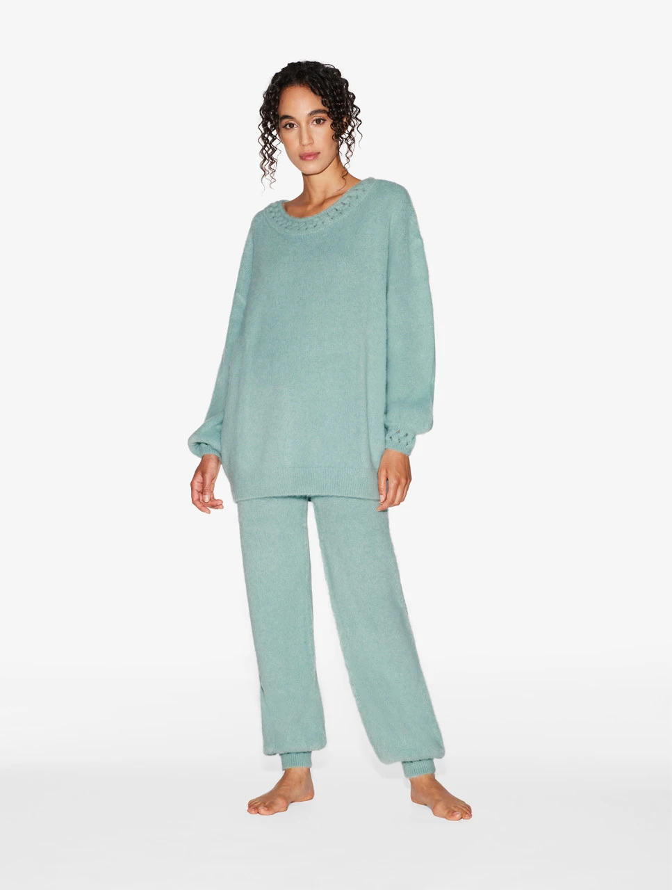 Pull En Laine D'alpaga Mélangée De Couleur Vert Amande-Loungewear-FLUFFY COCOON 4 Pull En Laine D'alpaga Mélangée De Couleur Vert Amande-Loungewear-FLUFFY COCOON – Image 4
