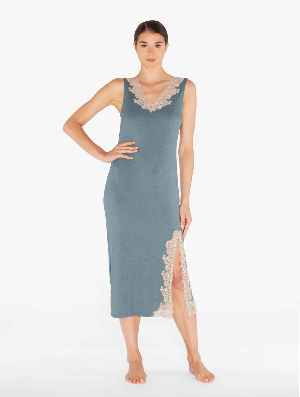 Chemise De Nuit Longue Côtelée En Cachemire Mélangé Sleepy Dream Rehaussé De Guipure « frastaglio »-Chemises De Nuit-ANGEL KISS 2 Chemise De Nuit Longue Côtelée En Cachemire Mélangé Sleepy Dream Rehaussé De Guipure « frastaglio »-Chemises De Nuit-ANGEL KISS – Image 2