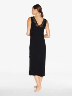 Chemise De Nuit Longue Côtelée En Cachemire Mélangé Dans La Nuance Onyx Rehaussée De Guipure « frastaglio »-Chemises De Nuit-ANGEL KISS -Mode Lingerie Boutique CFIPLM0056960 NRB010 2 39378 92808.1690551214